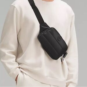 Lululemon black wonderpuff 2L belt bag NWT